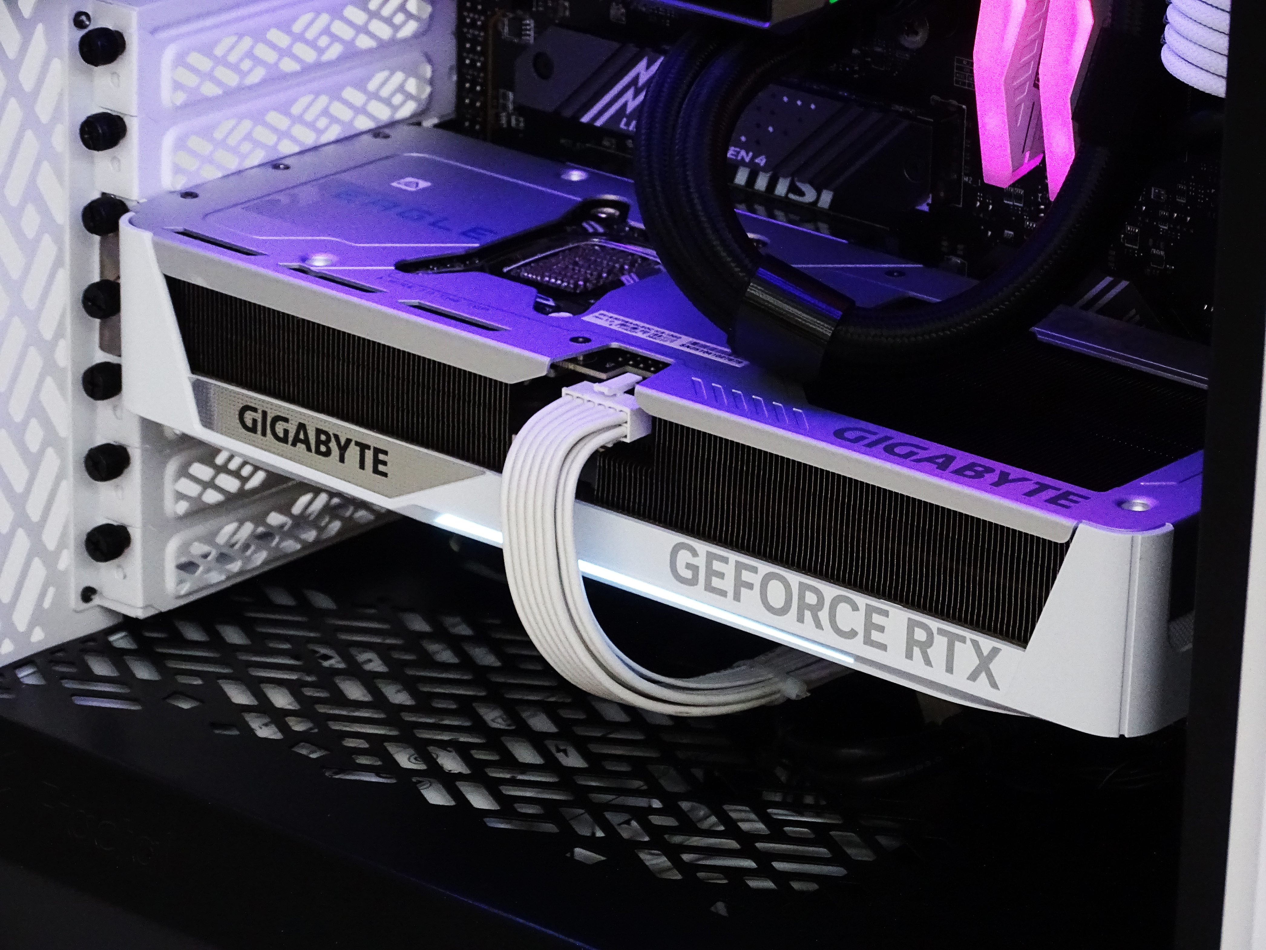 MESHIFY Gaming PC - RTX 5070 + Ryzen 9800X3D + 32GB DDR5 + 2TB NVMe
