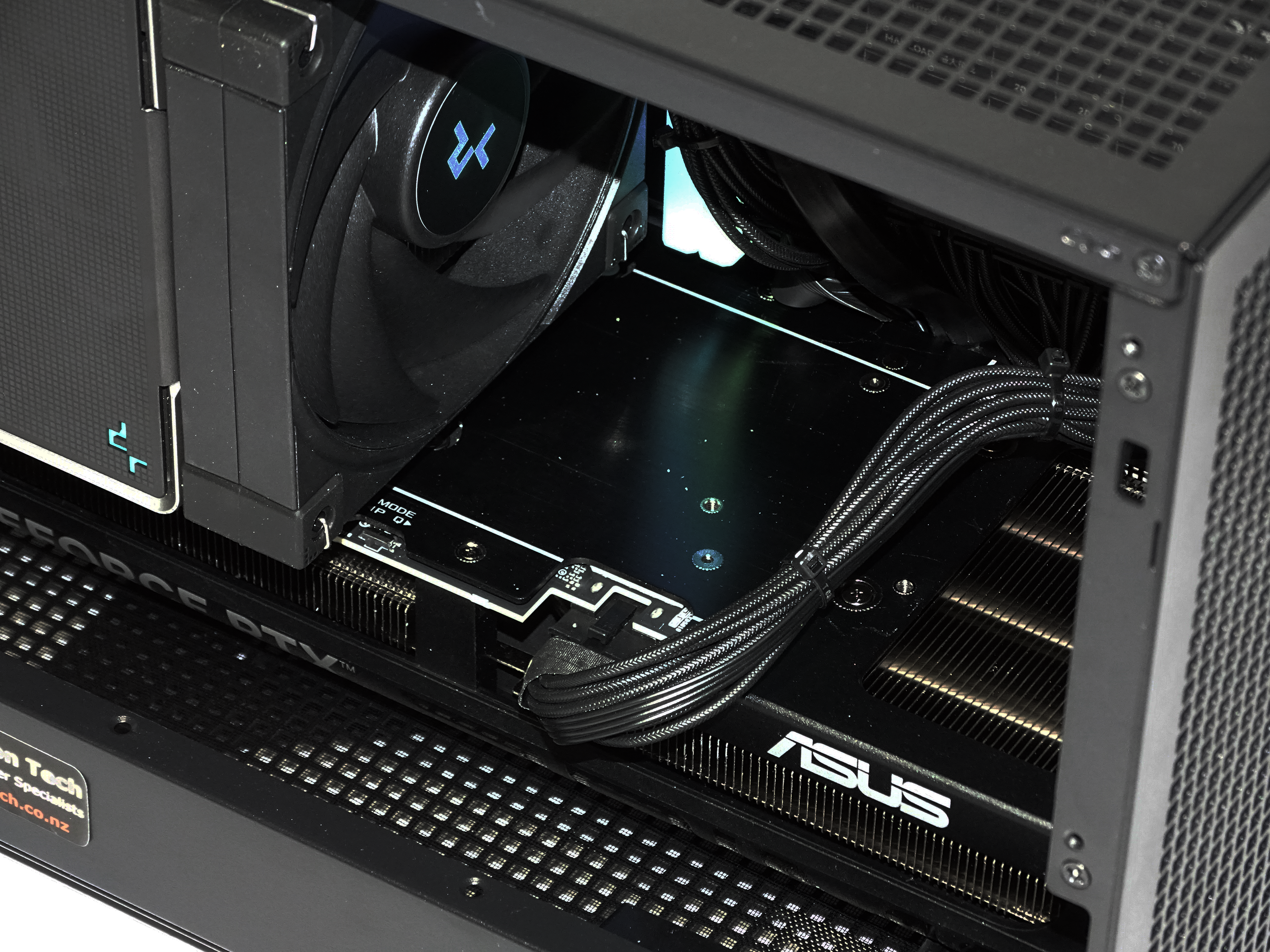 EVOLVE Gaming PC - RTX 5070Ti + Ultra 7 265KF + 32GB DDR5 + 2TB NVMe