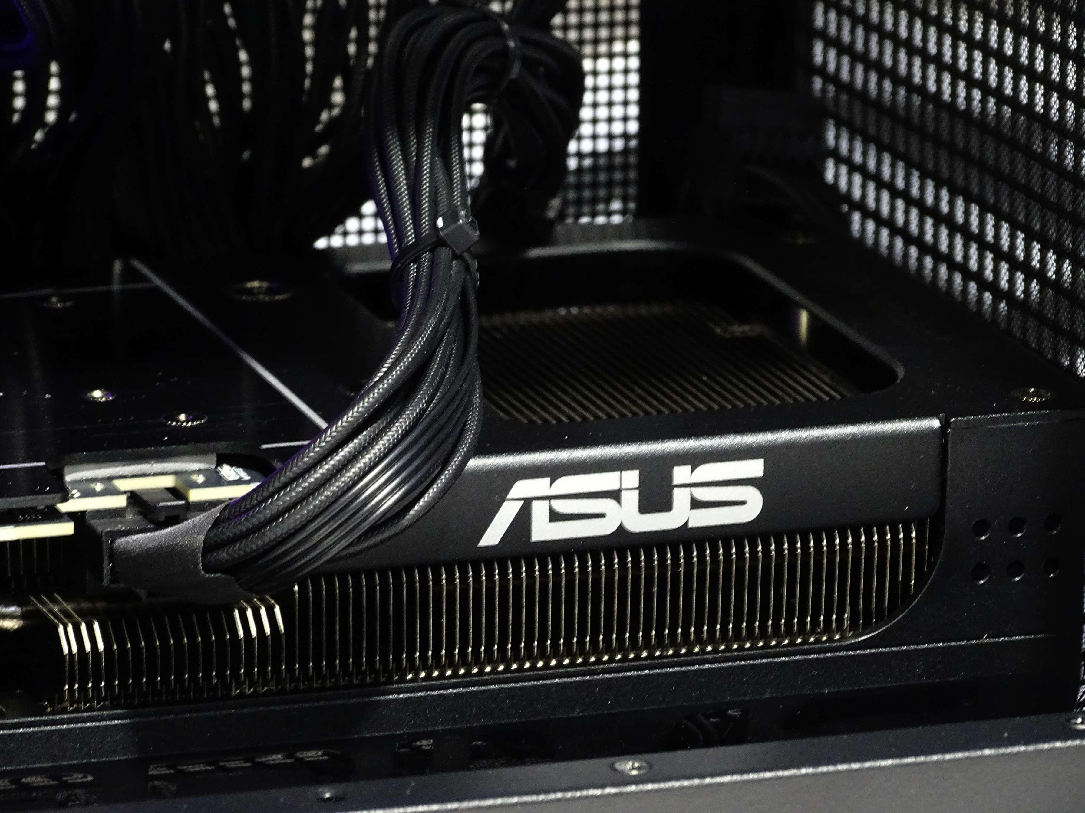 EVOLVE Gaming PC - RTX 5070Ti + Ultra 7 265KF + 32GB DDR5 + 2TB NVMe