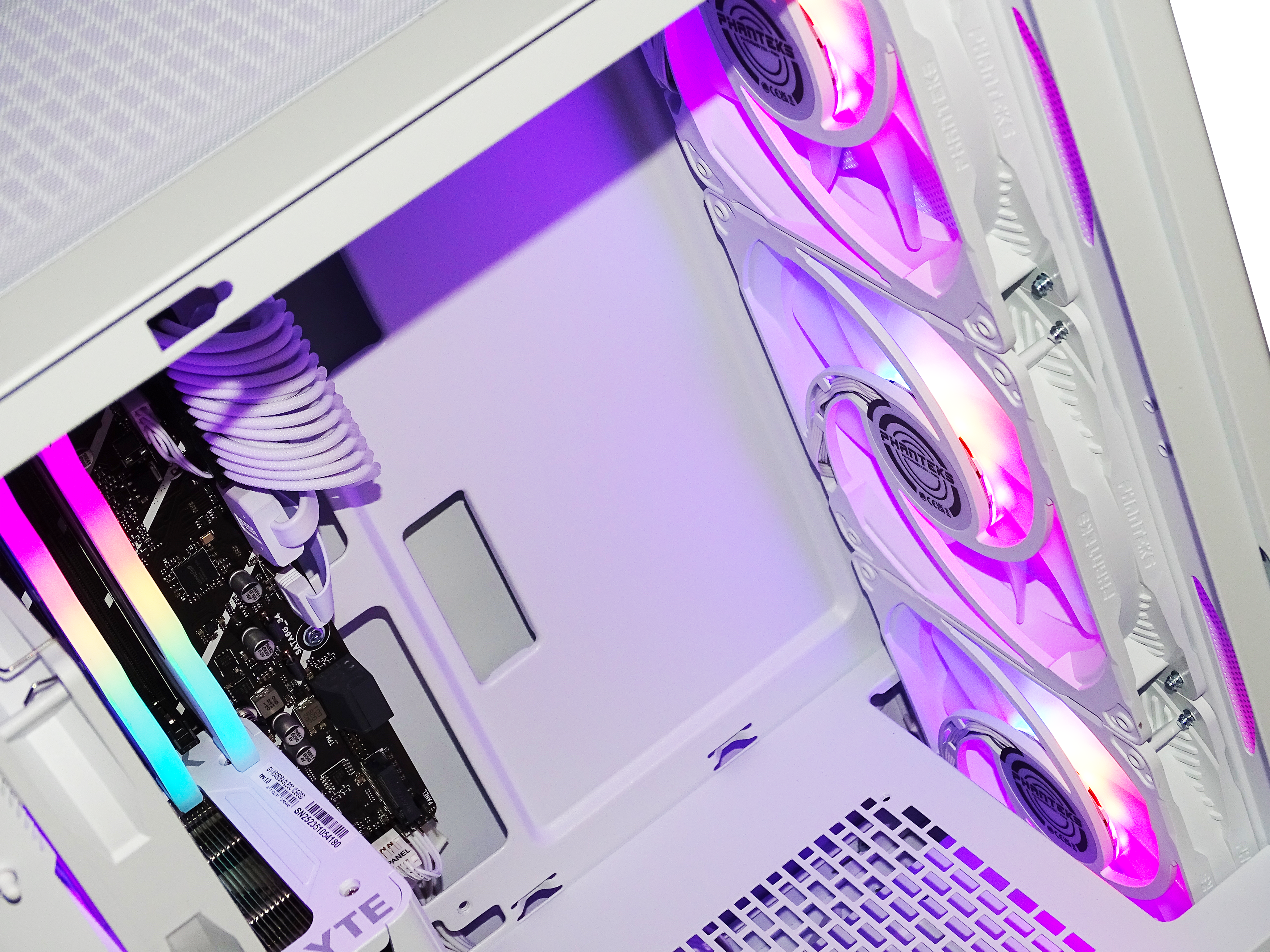 COMET Gaming PC - RTX 5060 + i5 14400F + 32GB DDR5 + 1TB NVMe