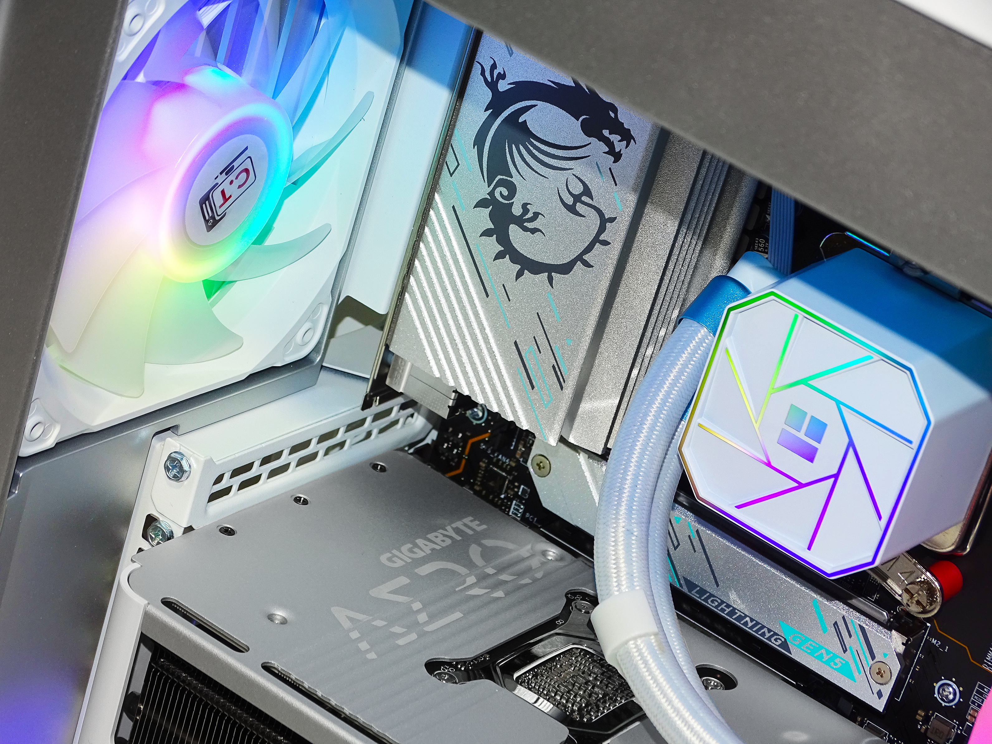 ARCTIC Gaming PC - RTX 5070Ti + i7 14700K + 32GB DDR5 + 2TB NVMe