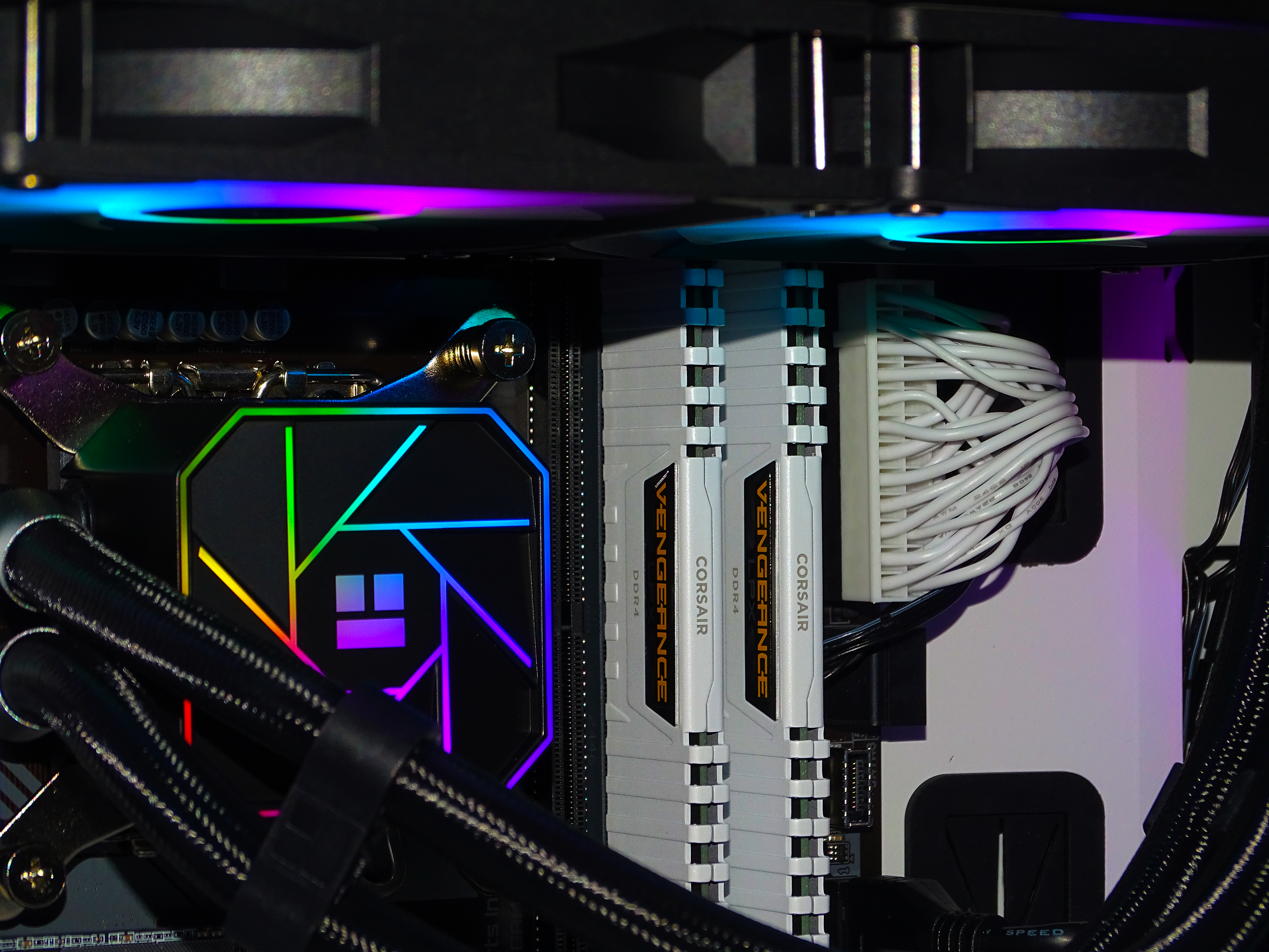 AURORA Gaming PC - RTX 5060Ti + i5 14400F + 32GB DDR4 + 2TB NVMe
