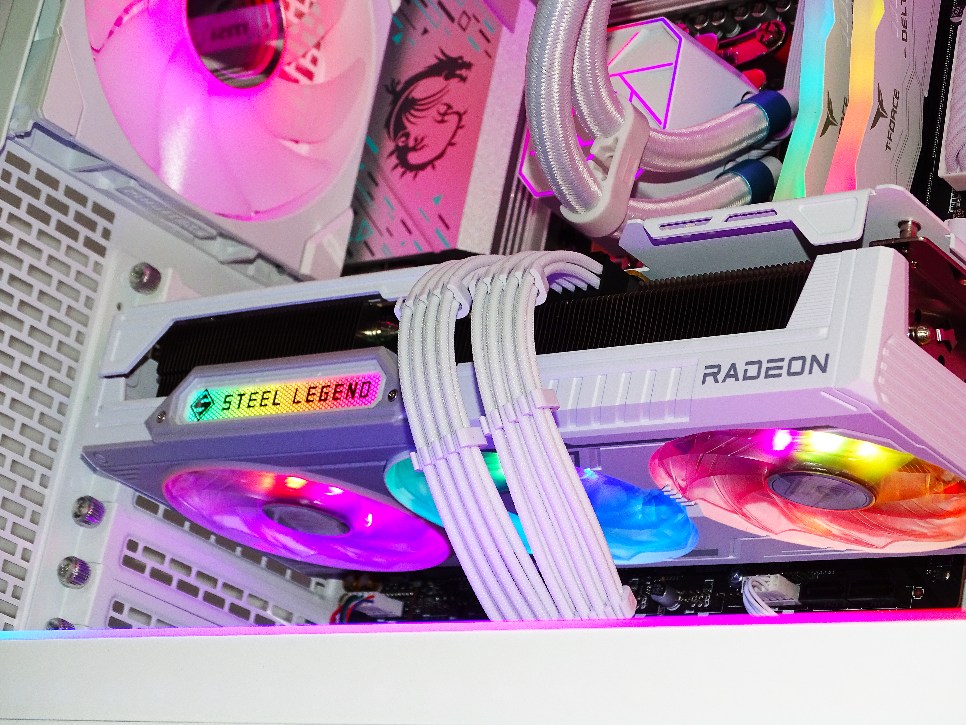 AVALANCHE Gaming PC - RX 9070 XT + Ryzen 9800X3D + 32GB DDR5 + 2TB NVMe
