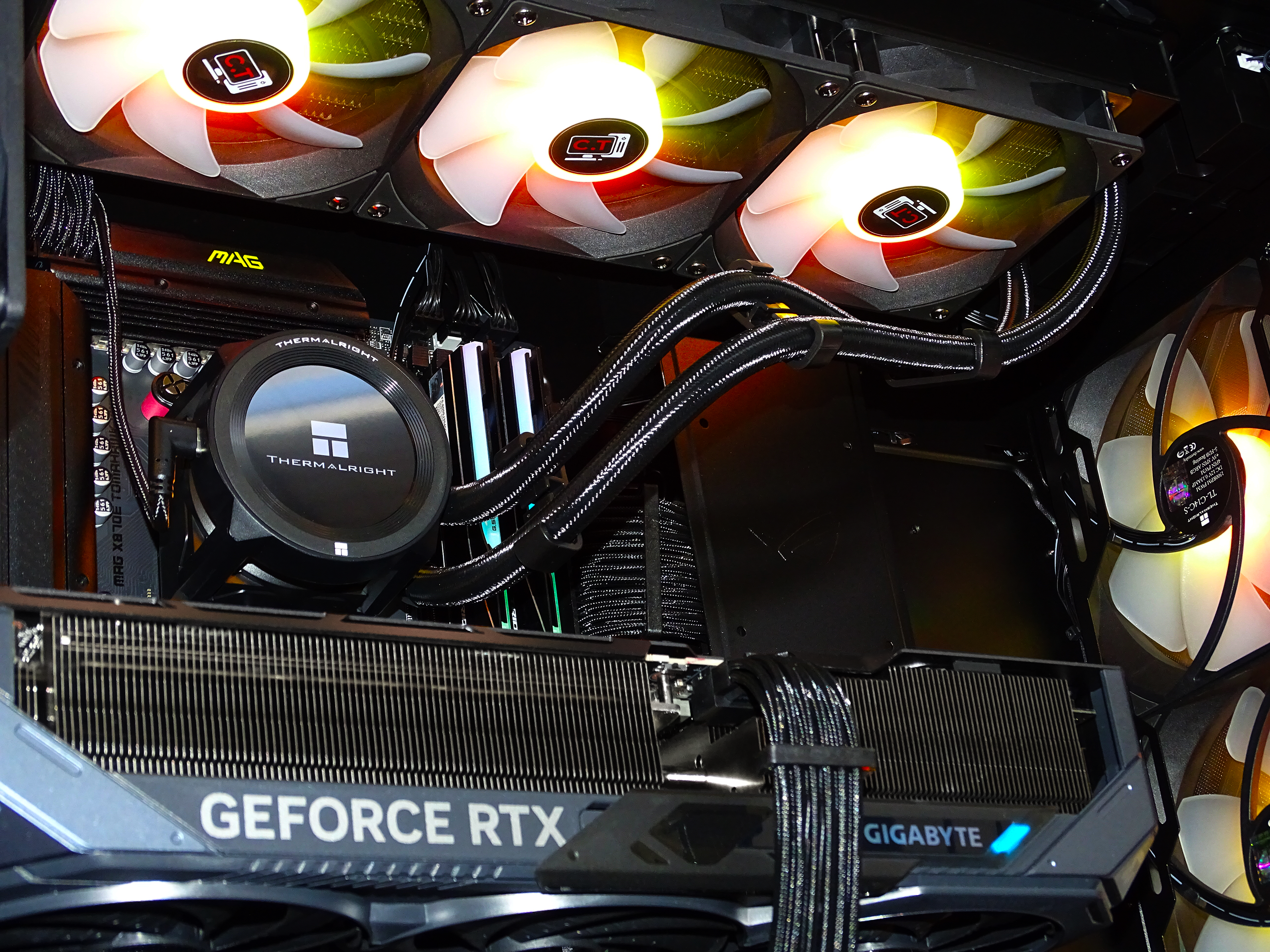HELIOS Gaming PC